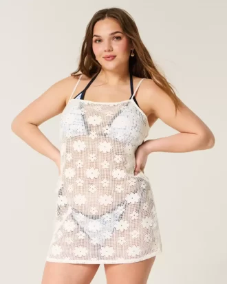 Avoommelta peittävä mekko