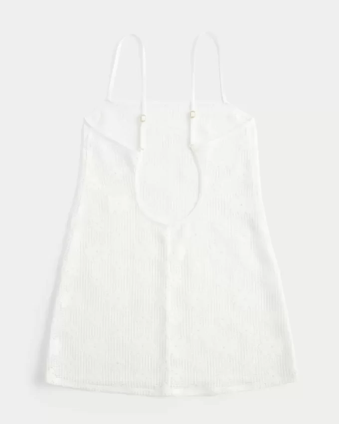 Avoommelta peittävä mekko