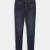 Curvy High-Rise Dark Wash Super Skinny Farkut Curvy High-Rise Dark Wash Super Skinny Farkut