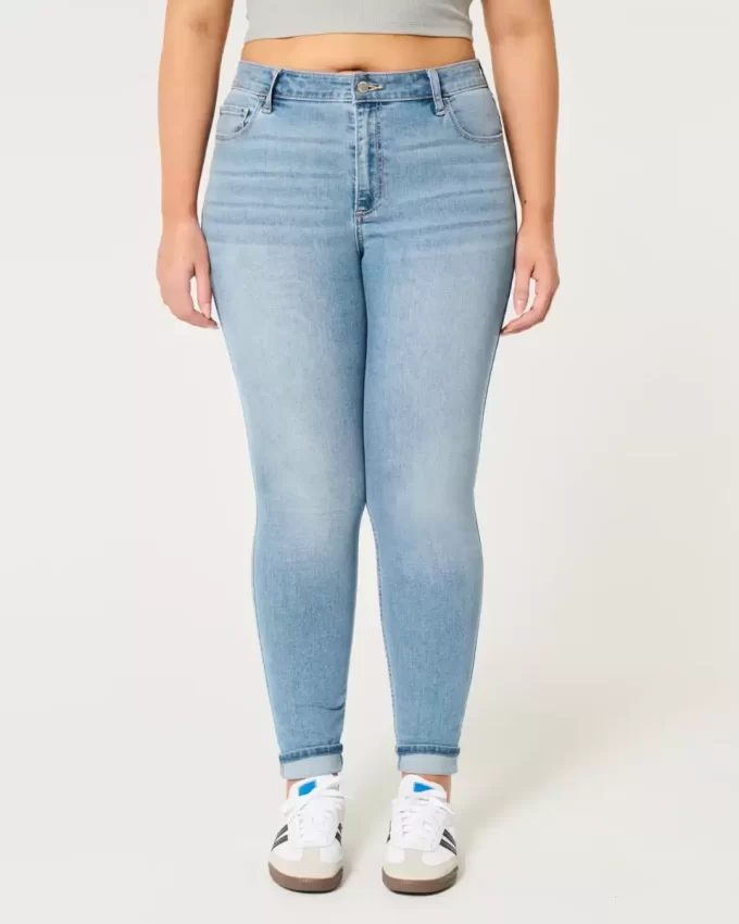 Curvy High-Rise Medium Wash Super Skinny Farkut Curvy High-Rise Medium Wash Super Skinny Farkut