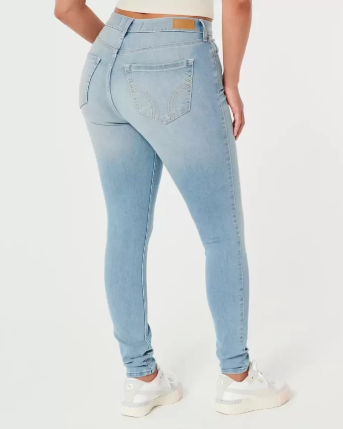 Curvy High-Rise Medium Wash Super Skinny Farkut Curvy High-Rise Medium Wash Super Skinny Farkut