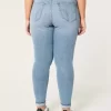 Curvy High-Rise Medium Wash Super Skinny Farkut Curvy High-Rise Medium Wash Super Skinny Farkut