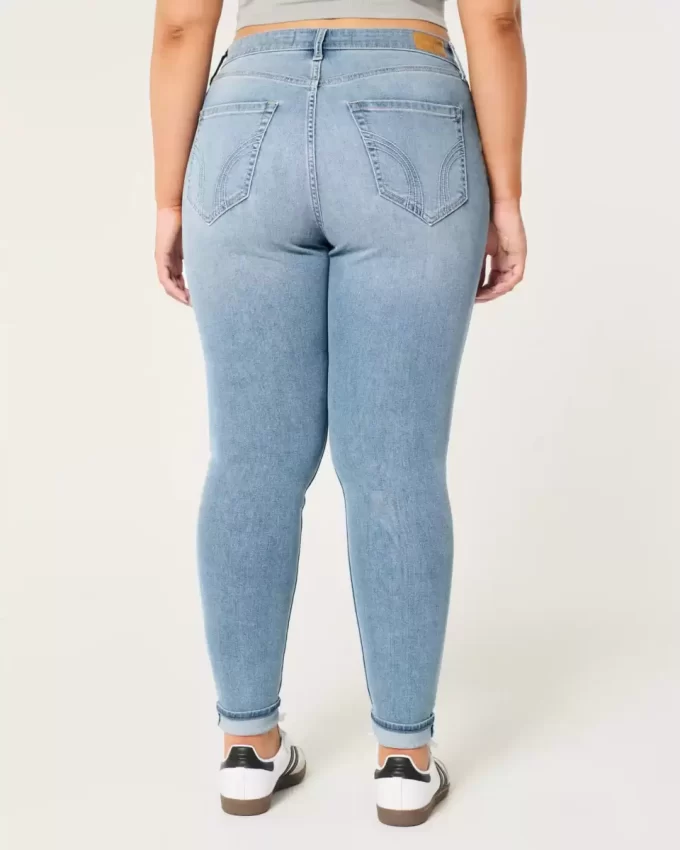 Curvy High-Rise Medium Wash Super Skinny Farkut Curvy High-Rise Medium Wash Super Skinny Farkut
