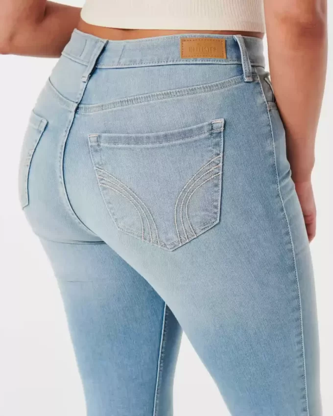 Curvy High-Rise Medium Wash Super Skinny Farkut Curvy High-Rise Medium Wash Super Skinny Farkut