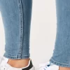 Curvy High-Rise Medium Wash Super Skinny Farkut Curvy High-Rise Medium Wash Super Skinny Farkut