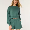 Easy Crew collegepaita ja fleece shortsit -paketti Easy Crew collegepaita ja fleece shortsit -paketti