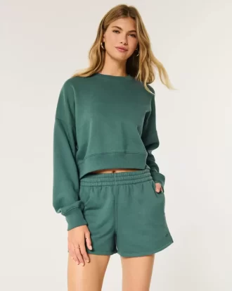 Easy Crew collegepaita ja fleece shortsit -paketti