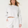 Easy Crew collegepaita ja fleece shortsit -paketti Easy Crew collegepaita ja fleece shortsit -paketti