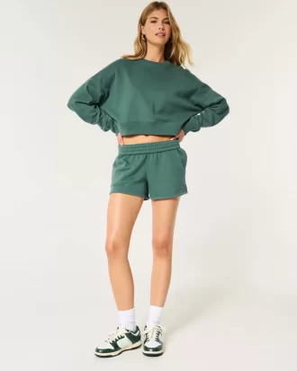 Easy Crew collegepaita ja fleece shortsit -paketti