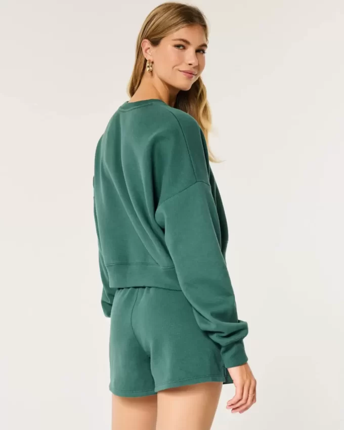 Easy Crew collegepaita ja fleece shortsit -paketti Easy Crew collegepaita ja fleece shortsit -paketti