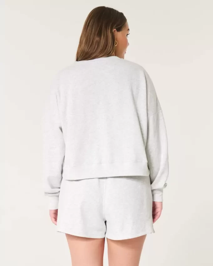 Easy Crew collegepaita ja fleece shortsit -paketti Easy Crew collegepaita ja fleece shortsit -paketti