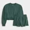 Easy Crew collegepaita ja fleece shortsit -paketti Easy Crew collegepaita ja fleece shortsit -paketti