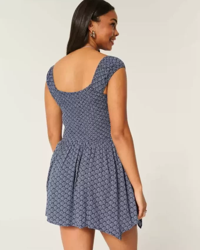 Epäsymmetrinen helma minimekko Epäsymmetrinen helma minimekko