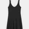 Gilly Hicks Active Boost -kerroksinen mekko Gilly Hicks Active Boost -kerroksinen mekko