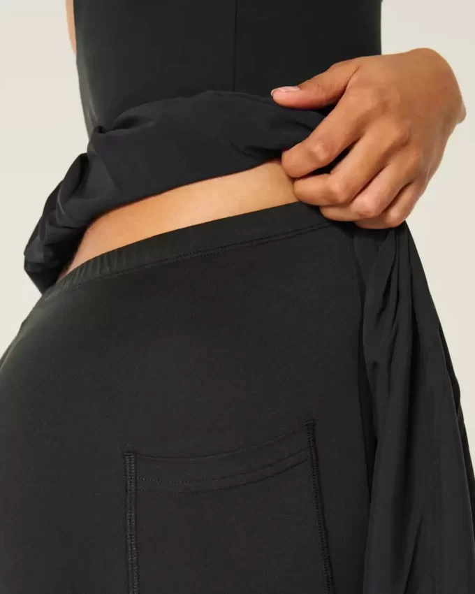 Gilly Hicks Active laskostettu mekko