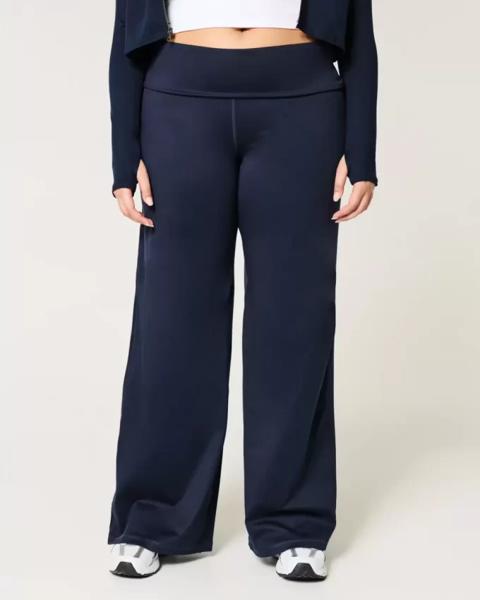 Gilly Hicks Active Recharge Foldover Waist -leveälahkeiset housut Gilly Hicks Active Recharge Foldover Waist -leveälahkeiset housut