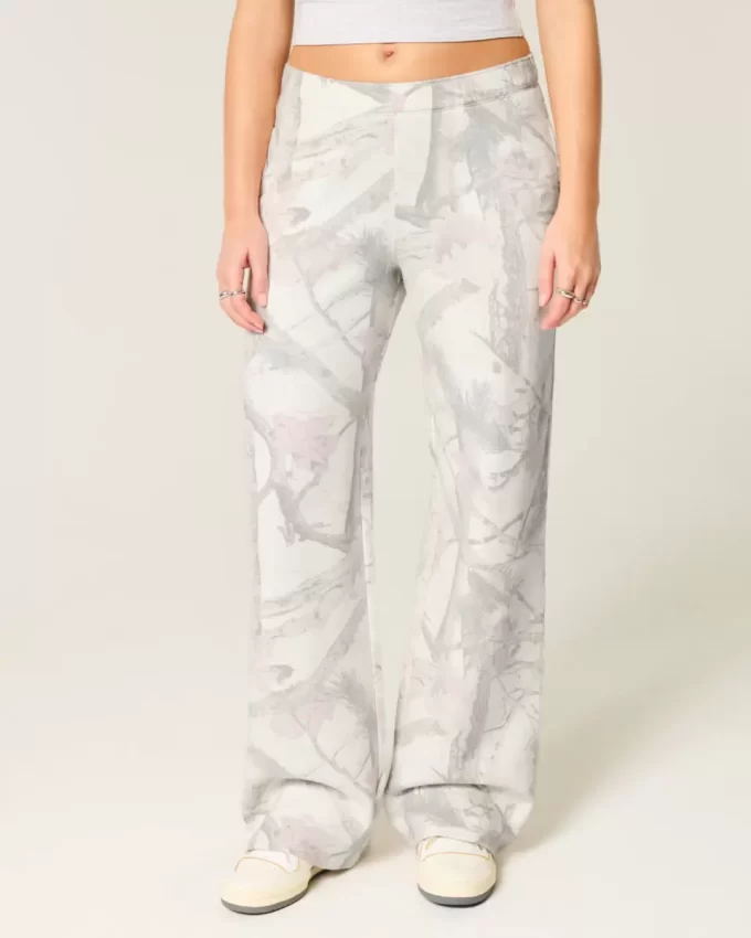 Heart Pocket Camo leveälahkeiset lenkkeilyhousut Heart Pocket Camo leveälahkeiset lenkkeilyhousut