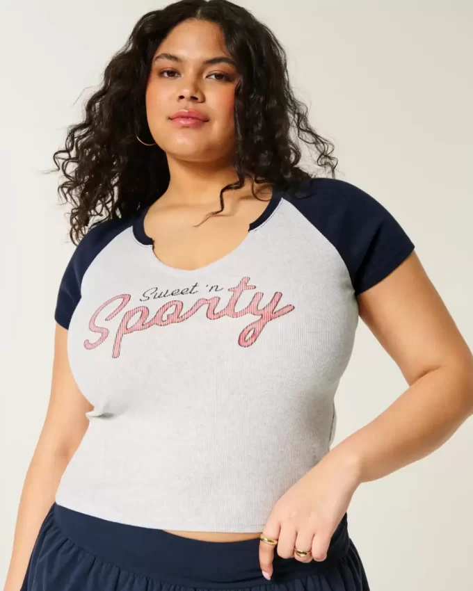 Helppo notch-neck Sweet ’n Sporty Graphic Baby T-paita Helppo notch-neck Sweet ’n Sporty Graphic Baby T-paita