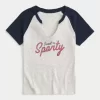 Helppo notch-neck Sweet ’n Sporty Graphic Baby T-paita Helppo notch-neck Sweet ’n Sporty Graphic Baby T-paita