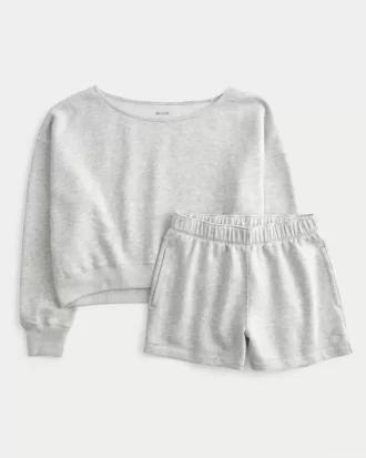 Helppo off-the-shoulder collegepaita ja fleece-shortsisetti