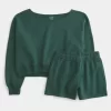 Helppo off-the-shoulder collegepaita ja fleece-shortsisetti Helppo off-the-shoulder collegepaita ja fleece-shortsisetti