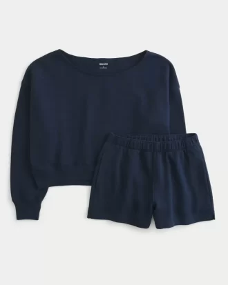 Helppo off-the-shoulder collegepaita ja fleece-shortsisetti