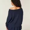 Helppo off-the-shoulder koiran graafinen villapaita Helppo off-the-shoulder koiran graafinen villapaita