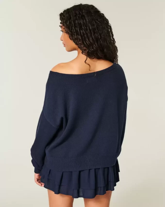 Helppo off-the-shoulder koiran graafinen villapaita Helppo off-the-shoulder koiran graafinen villapaita