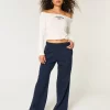 Helppo Off-the-Shoulder London Graphic T-paita Helppo Off-the-Shoulder London Graphic T-paita