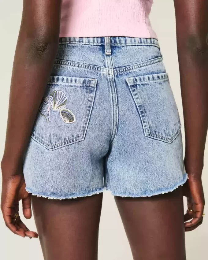 High Rise Medium Wash Shell Brodeeratut Baggy Denim shortsit 5″ High Rise Medium Wash Shell Brodeeratut Baggy Denim shortsit 5″