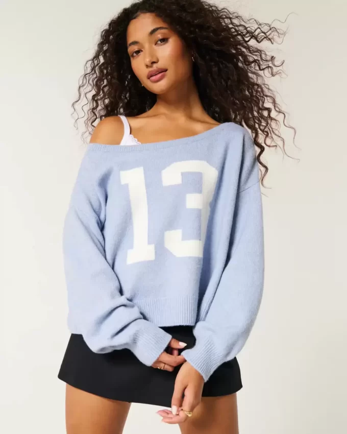 Hollister Comfy Cloud Easy Off-the-Shoulder Number Graphic -villapaita Hollister Comfy Cloud Easy Off-the-Shoulder Number Graphic -villapaita