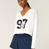 Hollister Comfy Cloud Graphic Notch Neck -neule