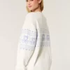 Hollister Comfy Cloud Teddy Bear Graphic Crew -villapaita Hollister Comfy Cloud Teddy Bear Graphic Crew -villapaita