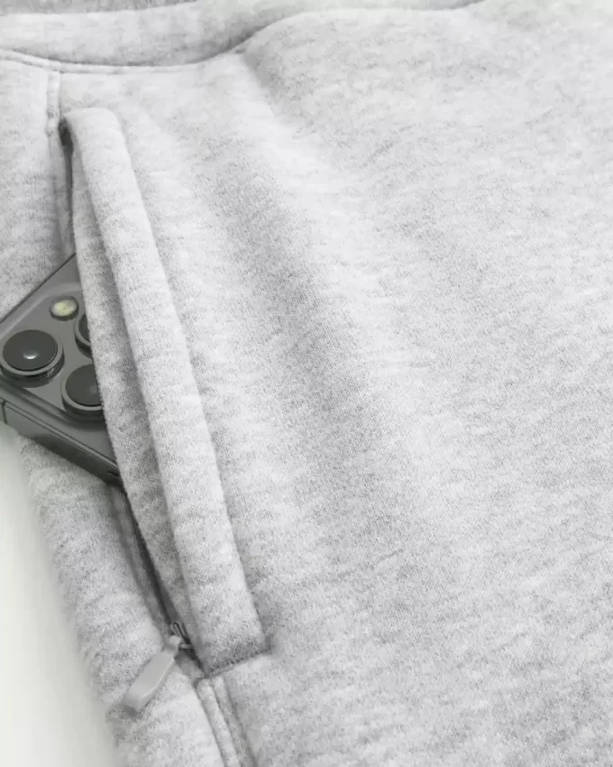 Hollister Feel Good Fleece Reiden puoliväliin ulottuvat Fordin graafiset shortsit Hollister Feel Good Fleece Reiden puoliväliin ulottuvat Fordin graafiset shortsit