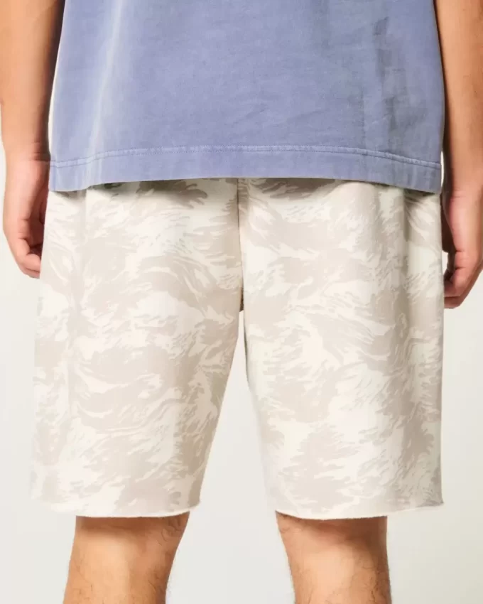 Hollister Feel Good -fleece-shortsit polven yläpuolella Hollister Feel Good -fleece-shortsit polven yläpuolella