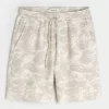 Hollister Feel Good -fleece-shortsit polven yläpuolella Hollister Feel Good -fleece-shortsit polven yläpuolella