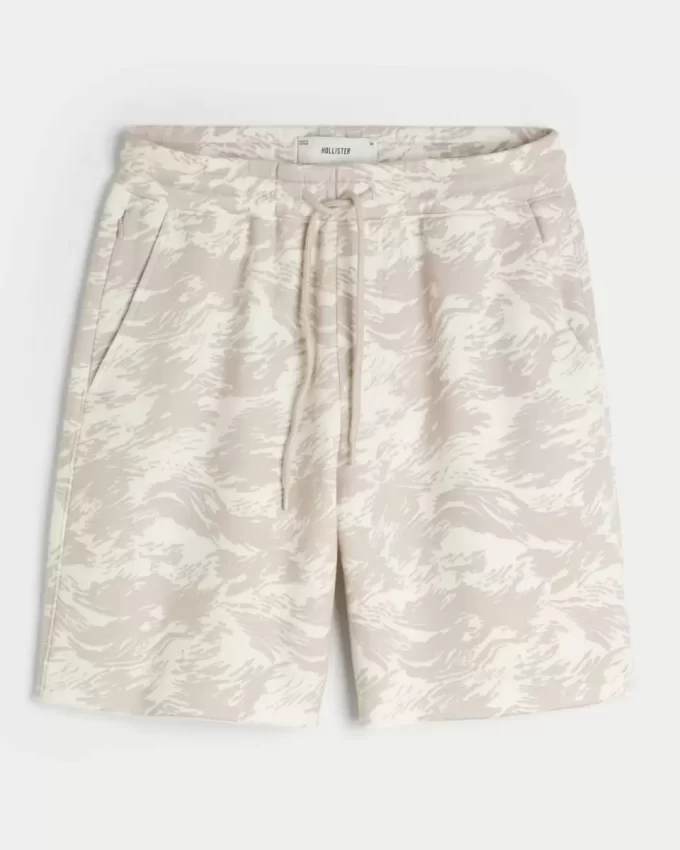 Hollister Feel Good -fleece-shortsit polven yläpuolella Hollister Feel Good -fleece-shortsit polven yläpuolella