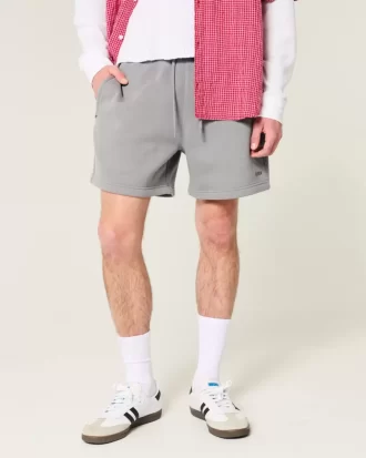 Hollister Feel Good löysät fleece-shortsit