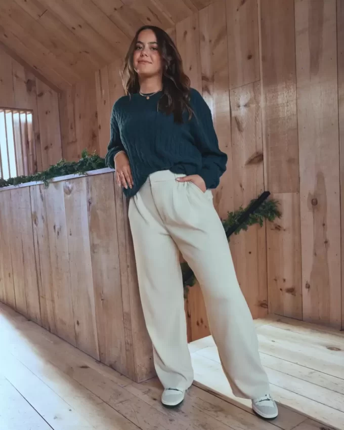 Hollister Livvy Ultra High-Rise leveälahkeiset housut Hollister Livvy Ultra High-Rise leveälahkeiset housut