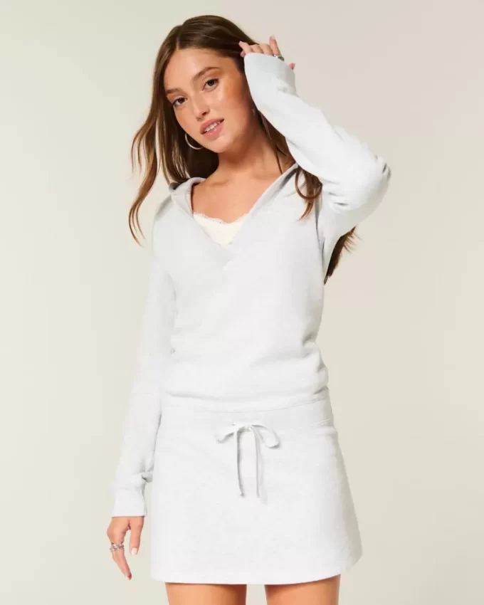 Hupullinen pitkähihainen fleecemekko Hupullinen pitkähihainen fleecemekko