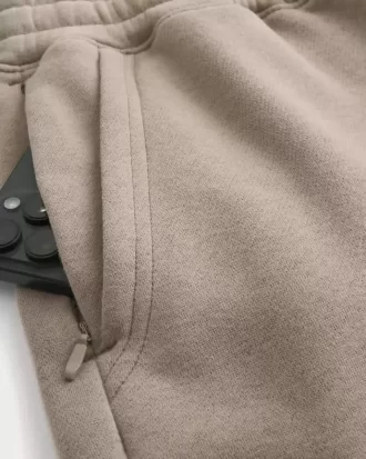 Keskireiden fleece-shortsit