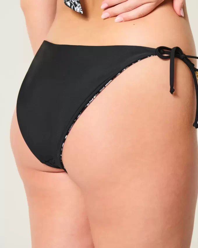 Käännettävä sivusolmio, röyhkeä bikinipohja Käännettävä sivusolmio, röyhkeä bikinipohja