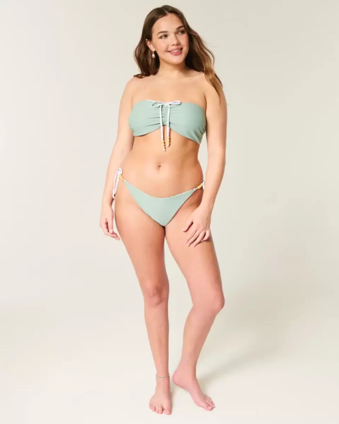 Käännettävä sivusolmio, röyhkeä bikinipohja Käännettävä sivusolmio, röyhkeä bikinipohja