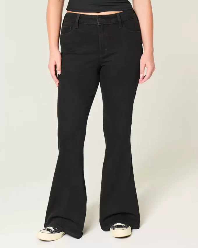 Korkeat mustat flare-farkut Korkeat mustat flare-farkut