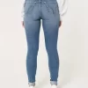 Kurvikkaat korkean nousun repeytyneet keskipesut Super Skinny -farkut Kurvikkaat korkean nousun repeytyneet keskipesut Super Skinny -farkut