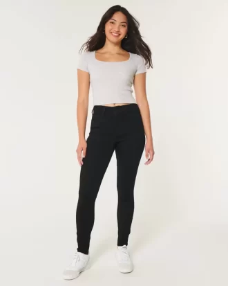Kurvikkaat korkeat mustat Super Skinny -farkut