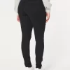 Kurvikkaat korkeat, revityt mustat Super Skinny -farkut Kurvikkaat korkeat, revityt mustat Super Skinny -farkut