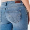Kurvikkaat matalakorkoiset keskipesut Super Skinny -farkut Kurvikkaat matalakorkoiset keskipesut Super Skinny -farkut