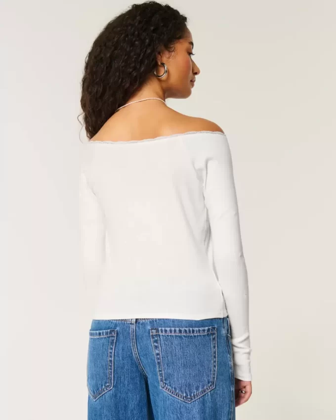 Lace Trim Off-the-Shoulder Montauk Graphic T-paita Lace Trim Off-the-Shoulder Montauk Graphic T-paita