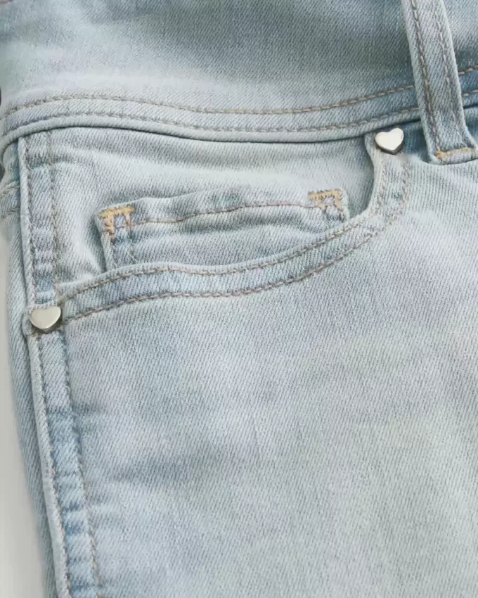 Low-Rise Light Wash Denim Shortie shortsit Low-Rise Light Wash Denim Shortie shortsit